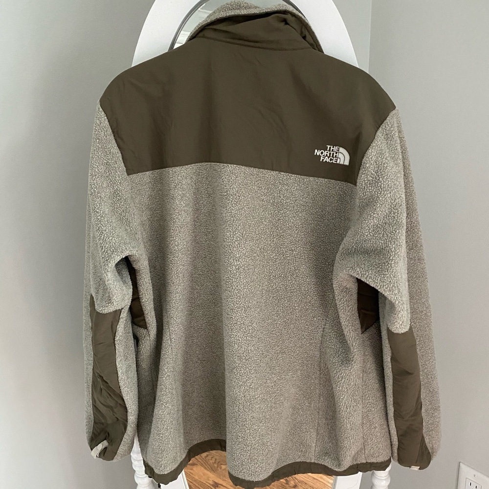North face Denali. Worn once!